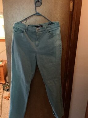 Sea foam Green Gloria Vanderbilt Sz 12